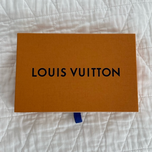 Louis Vuitton gift box SET includes box, original tissue paper, ribbon,and card - Picture 3 of 11